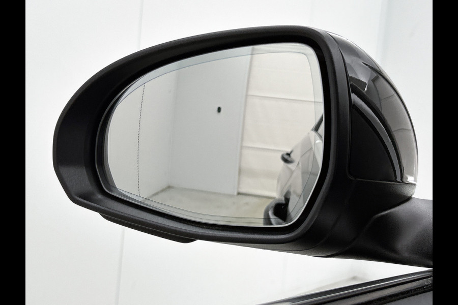 Mercedes-Benz C-Klasse 180 Star Edition | Lichtmetalen velgen | Navigatie | Parking support  met camera achter | Inclusief 24 maanden MB Certified garantie voor Europa.