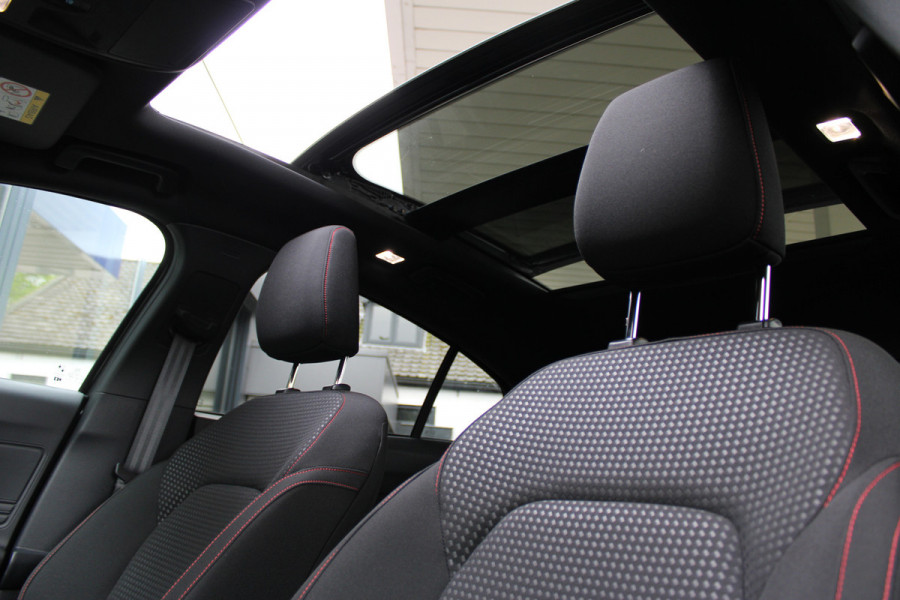 Ford Focus 1.0 EcoBoost Hybrid ST Line X | Panoramadak | Matrix | Winterpack |