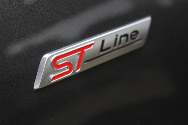 Ford Focus 1.0 EcoBoost Hybrid ST Line X | Panoramadak | Matrix | Winterpack |