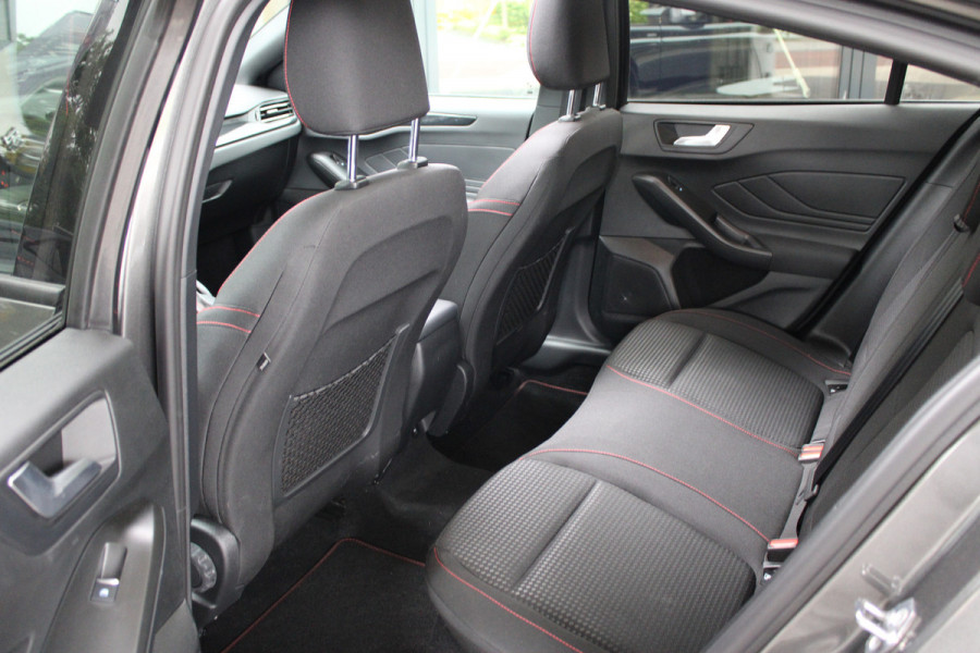 Ford Focus 1.0 EcoBoost Hybrid ST Line X | Panoramadak | Matrix | Winterpack |