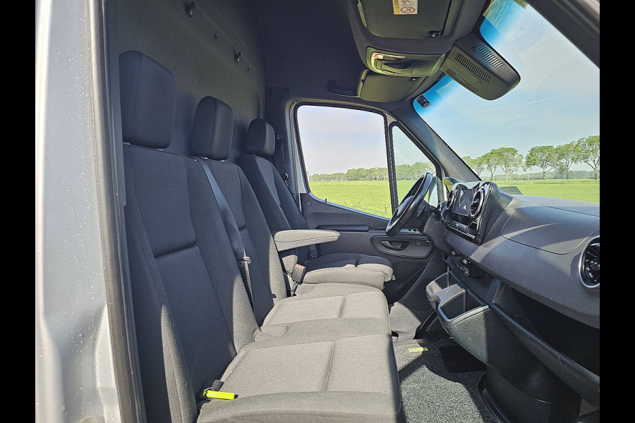 Mercedes-Benz Sprinter 319 1.9 CDI L3H2 RWD L3H2 Maxi LED 2x Schuif 3.5t-Trekhaak Mbux10 Distronic AAC 360 Camera Navi LM Velgen 190 PK