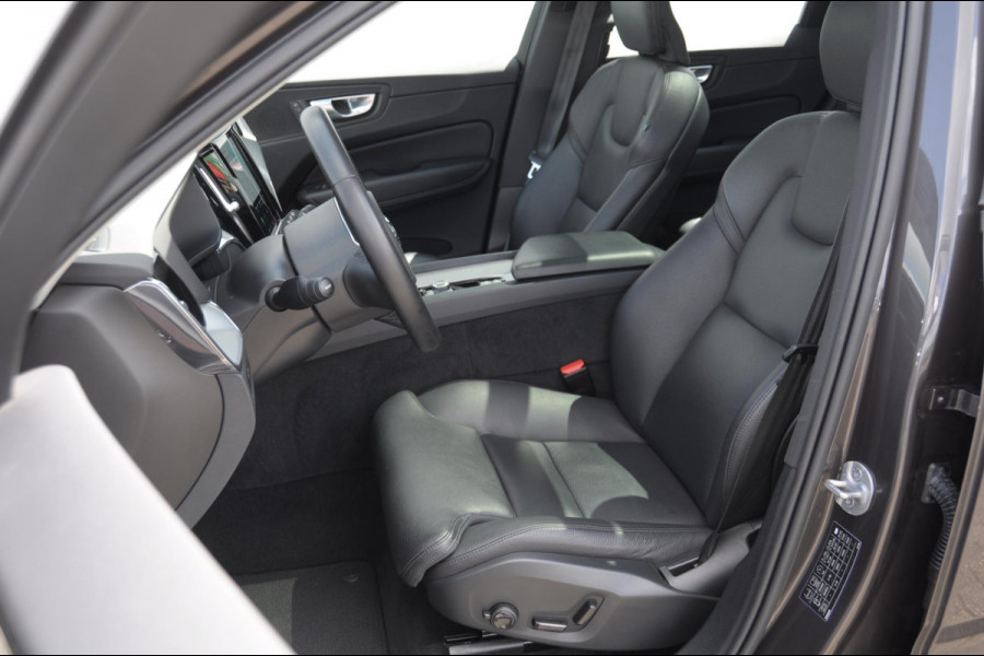 Volvo XC60 T6 350PK Automaat AWD Plus Bright / Panoramadak / Climate control / Parkeersensoren met camera / Elektrische stoelen / elektrische achterklep / Lederen bekleding / Apple carplay / Allseason banden