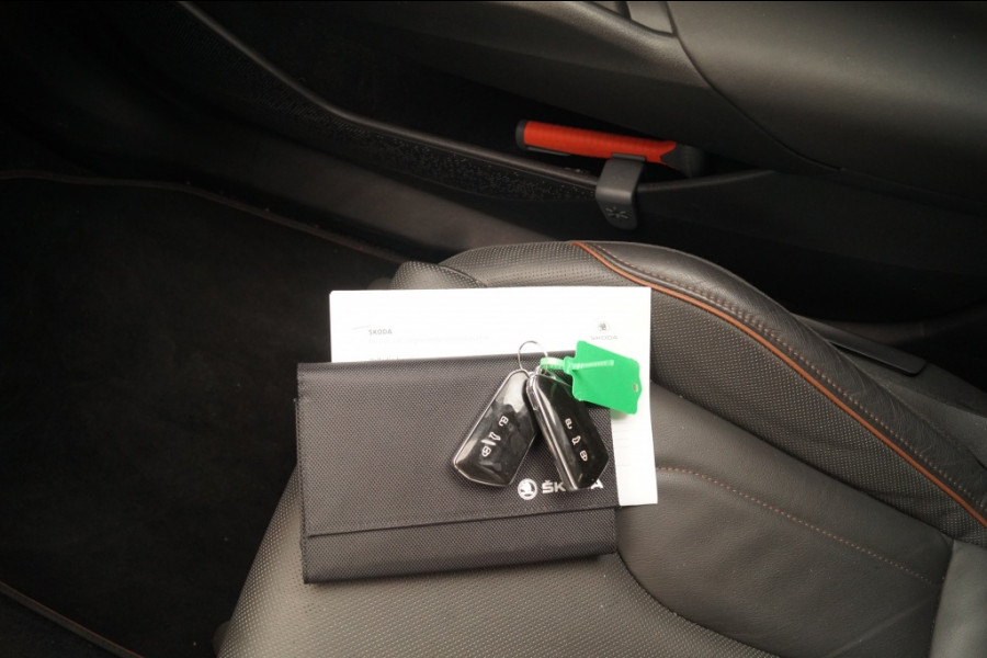 Škoda ENYAQ iV 80 First Edition -SOH93%-LEER-LED-TREKHAAK-ECC-