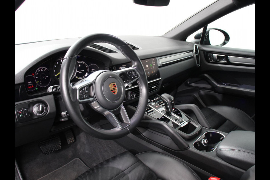 Porsche Cayenne Coupé 3.0 E-Hybrid 476pk Platinum Edition Leder Panorama dak Luchtvering Comfortstoelen Electrische Navigatie Climate Control Cruise control Lichtmetalen velgen Apple Carplay/ Android Auto