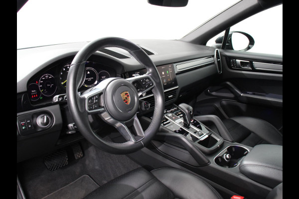 Porsche Cayenne Coupé 3.0 E-Hybrid 476pk Platinum Edition Leder Panorama dak Luchtvering Comfortstoelen Electrische Navigatie Climate Control Cruise control Lichtmetalen velgen Apple Carplay/ Android Auto