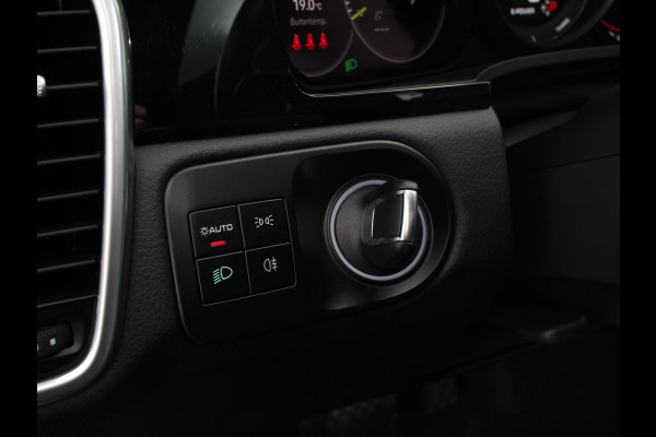 Porsche Cayenne Coupé 3.0 E-Hybrid 476pk Platinum Edition Leder Panorama dak Luchtvering Comfortstoelen Electrische Navigatie Climate Control Cruise control Lichtmetalen velgen Apple Carplay/ Android Auto