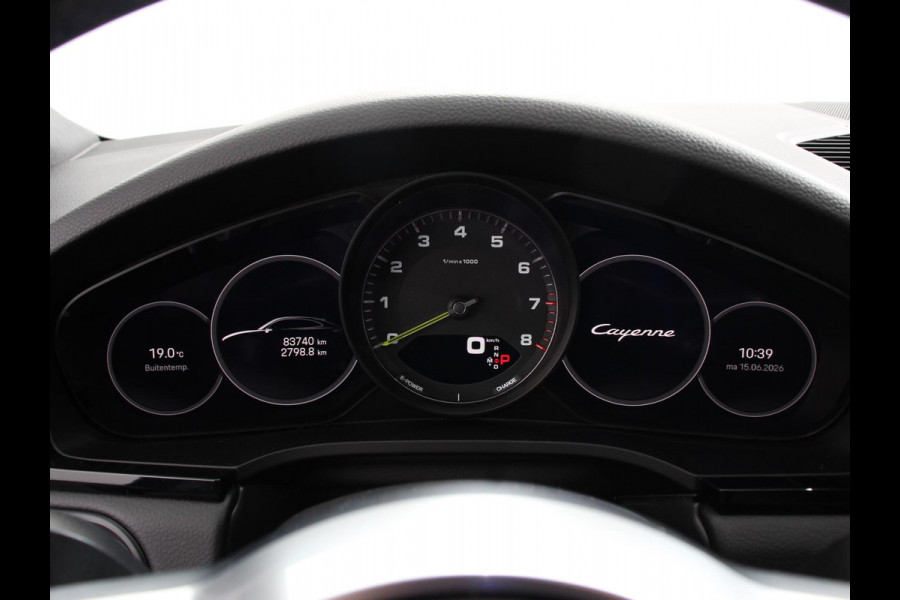 Porsche Cayenne Coupé 3.0 E-Hybrid 476pk Platinum Edition Leder Panorama dak Luchtvering Comfortstoelen Electrische Navigatie Climate Control Cruise control Lichtmetalen velgen Apple Carplay/ Android Auto