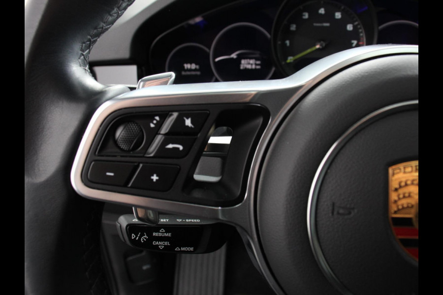 Porsche Cayenne Coupé 3.0 E-Hybrid 476pk Platinum Edition Leder Panorama dak Luchtvering Comfortstoelen Electrische Navigatie Climate Control Cruise control Lichtmetalen velgen Apple Carplay/ Android Auto