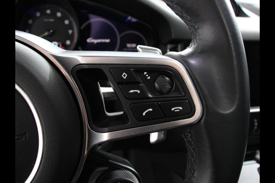Porsche Cayenne Coupé 3.0 E-Hybrid 476pk Platinum Edition Leder Panorama dak Luchtvering Comfortstoelen Electrische Navigatie Climate Control Cruise control Lichtmetalen velgen Apple Carplay/ Android Auto
