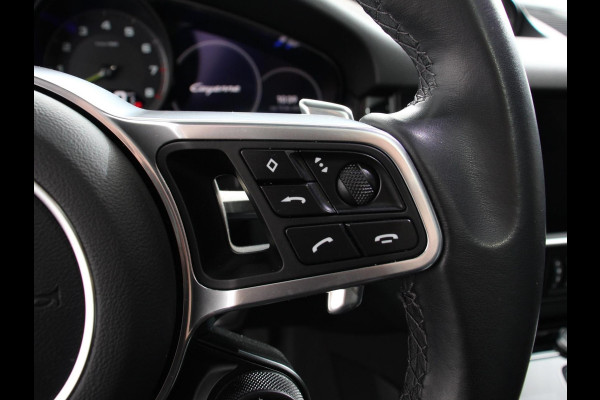 Porsche Cayenne Coupé 3.0 E-Hybrid 476pk Platinum Edition Leder Panorama dak Luchtvering Comfortstoelen Electrische Navigatie Climate Control Cruise control Lichtmetalen velgen Apple Carplay/ Android Auto