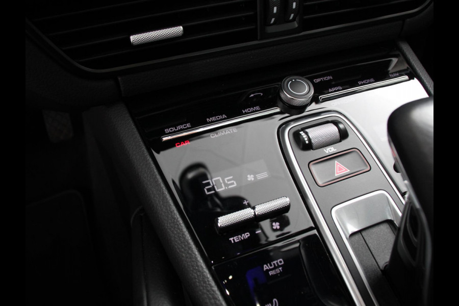 Porsche Cayenne Coupé 3.0 E-Hybrid 476pk Platinum Edition Leder Panorama dak Luchtvering Comfortstoelen Electrische Navigatie Climate Control Cruise control Lichtmetalen velgen Apple Carplay/ Android Auto