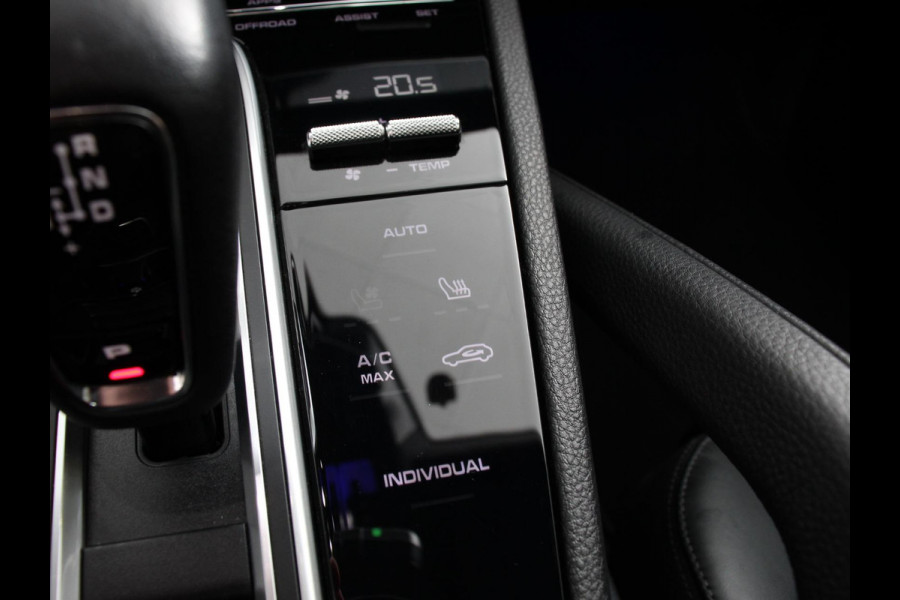 Porsche Cayenne Coupé 3.0 E-Hybrid 476pk Platinum Edition Leder Panorama dak Luchtvering Comfortstoelen Electrische Navigatie Climate Control Cruise control Lichtmetalen velgen Apple Carplay/ Android Auto