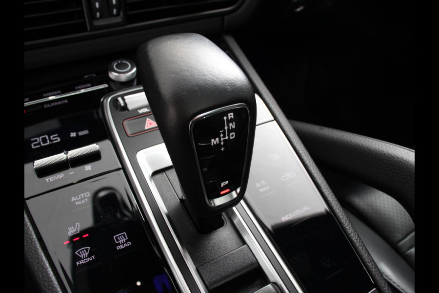 Porsche Cayenne Coupé 3.0 E-Hybrid 476pk Platinum Edition Leder Panorama dak Luchtvering Comfortstoelen Electrische Navigatie Climate Control Cruise control Lichtmetalen velgen Apple Carplay/ Android Auto