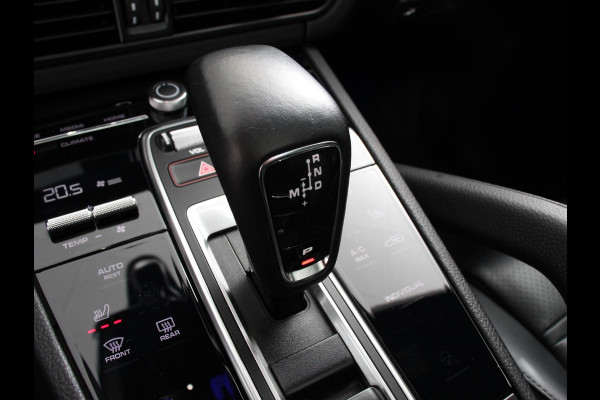 Porsche Cayenne Coupé 3.0 E-Hybrid 476pk Platinum Edition Leder Panorama dak Luchtvering Comfortstoelen Electrische Navigatie Climate Control Cruise control Lichtmetalen velgen Apple Carplay/ Android Auto