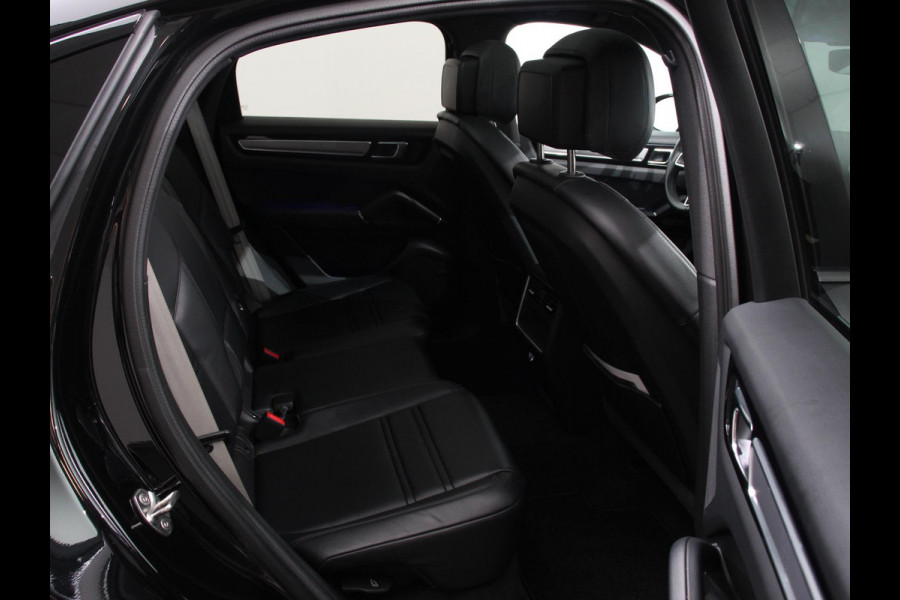 Porsche Cayenne Coupé 3.0 E-Hybrid 476pk Platinum Edition Leder Panorama dak Luchtvering Comfortstoelen Electrische Navigatie Climate Control Cruise control Lichtmetalen velgen Apple Carplay/ Android Auto