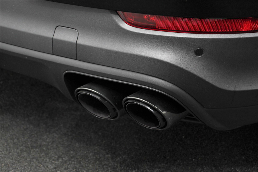 Porsche Cayenne Coupé 3.0 E-Hybrid 476pk Platinum Edition Leder Panorama dak Luchtvering Comfortstoelen Electrische Navigatie Climate Control Cruise control Lichtmetalen velgen Apple Carplay/ Android Auto