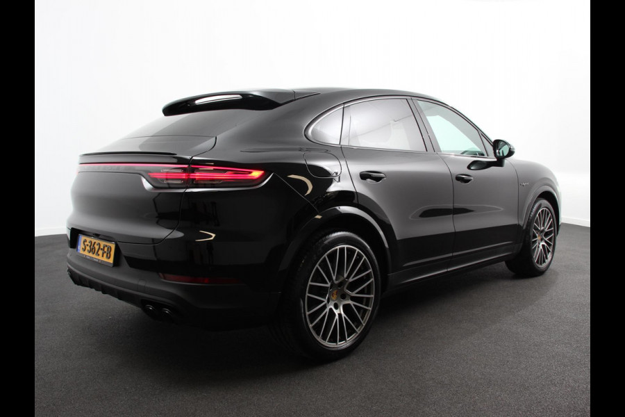 Porsche Cayenne Coupé 3.0 E-Hybrid 476pk Platinum Edition Leder Panorama dak Luchtvering Comfortstoelen Electrische Navigatie Climate Control Cruise control Lichtmetalen velgen Apple Carplay/ Android Auto