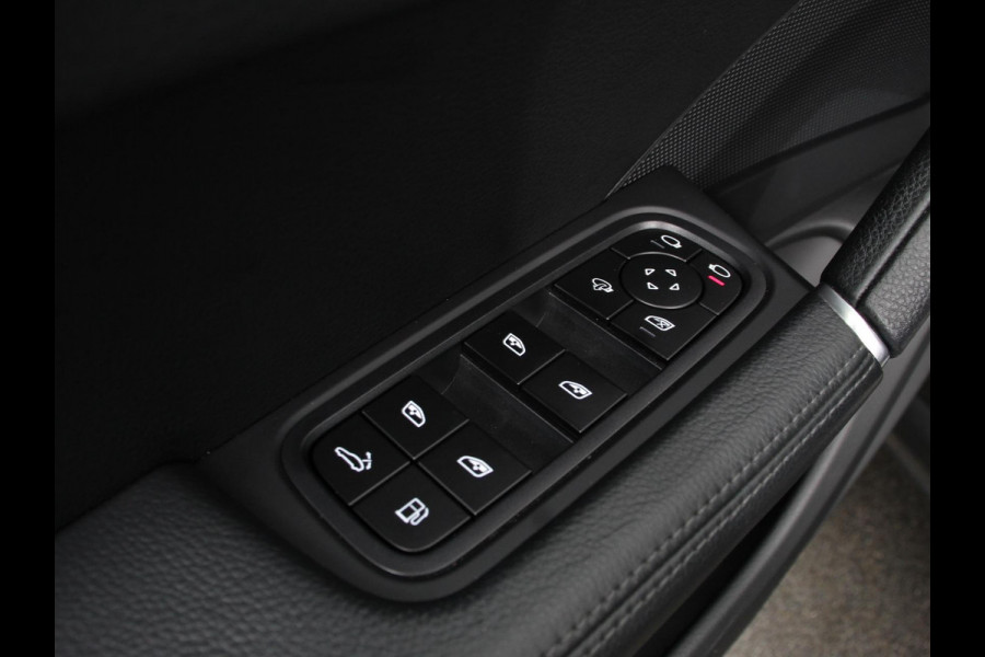 Porsche Cayenne Coupé 3.0 E-Hybrid 476pk Platinum Edition Leder Panorama dak Luchtvering Comfortstoelen Electrische Navigatie Climate Control Cruise control Lichtmetalen velgen Apple Carplay/ Android Auto