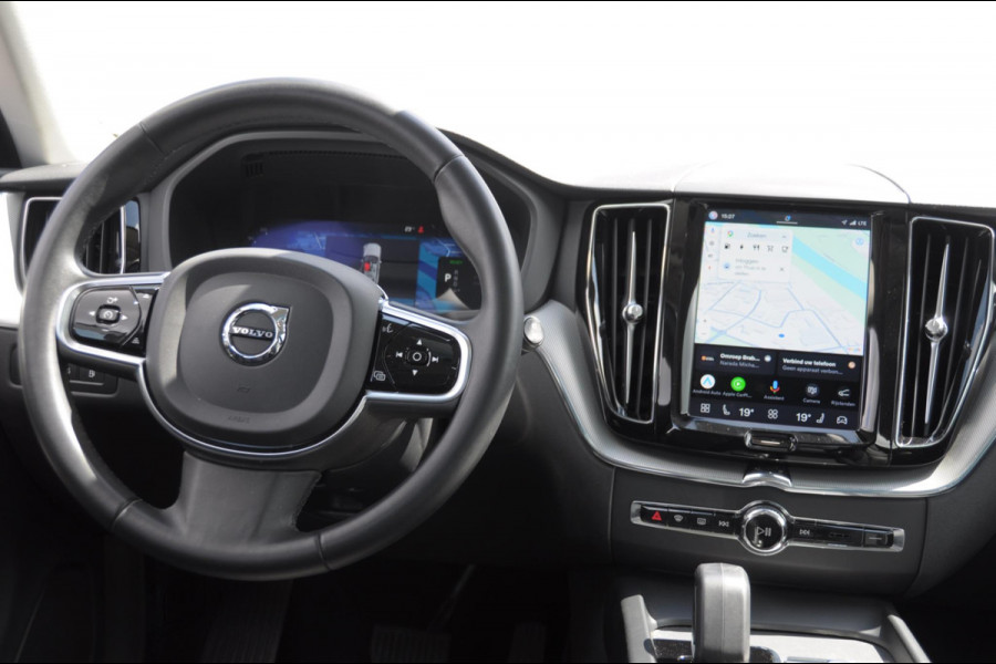 Volvo XC60 T6 350PK Automaat AWD Plus Bright / Panoramadak / Climate control / Parkeersensoren met camera / Elektrische stoelen / elektrische achterklep / Lederen bekleding / Apple carplay / Allseason banden