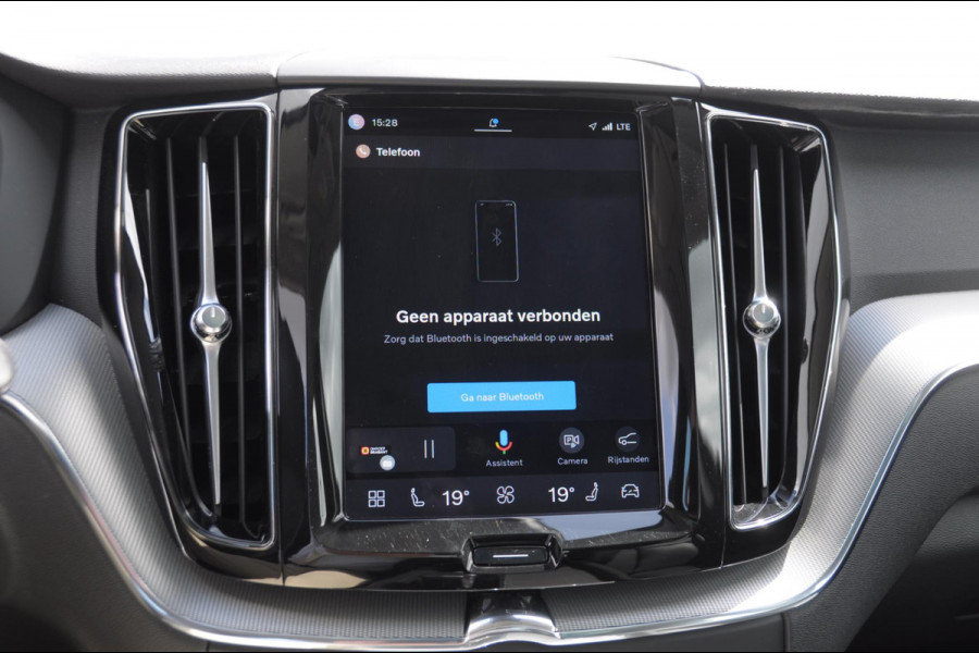 Volvo XC60 T6 350PK Automaat AWD Plus Bright / Panoramadak / Climate control / Parkeersensoren met camera / Elektrische stoelen / elektrische achterklep / Lederen bekleding / Apple carplay / Allseason banden