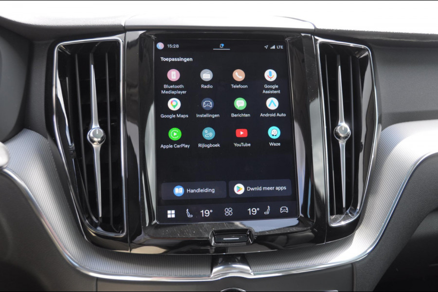 Volvo XC60 T6 350PK Automaat AWD Plus Bright / Panoramadak / Climate control / Parkeersensoren met camera / Elektrische stoelen / elektrische achterklep / Lederen bekleding / Apple carplay / Allseason banden