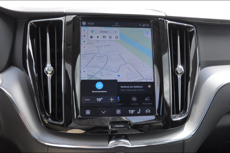 Volvo XC60 T6 350PK Automaat AWD Plus Bright / Panoramadak / Climate control / Parkeersensoren met camera / Elektrische stoelen / elektrische achterklep / Lederen bekleding / Apple carplay / Allseason banden