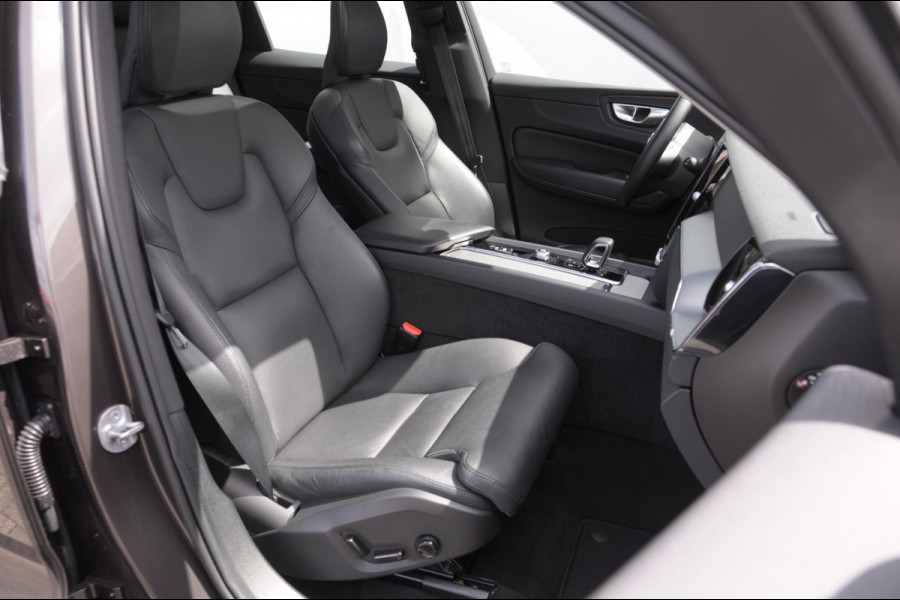 Volvo XC60 T6 350PK Automaat AWD Plus Bright / Panoramadak / Climate control / Parkeersensoren met camera / Elektrische stoelen / elektrische achterklep / Lederen bekleding / Apple carplay / Allseason banden