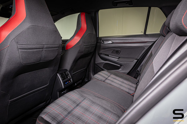Volkswagen Golf 2.0 TSI GTI|Cam|Trekhaak|Acc|Dealer onderhou