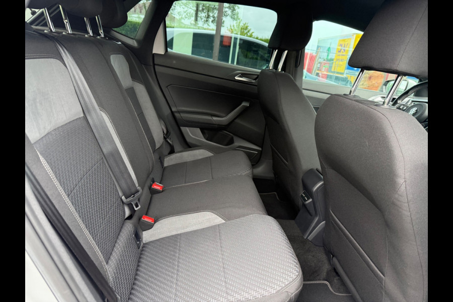 Volkswagen Polo 1.0 TSI Highline Business R - Navi - Parkeerhulp - Climate - Org.NL