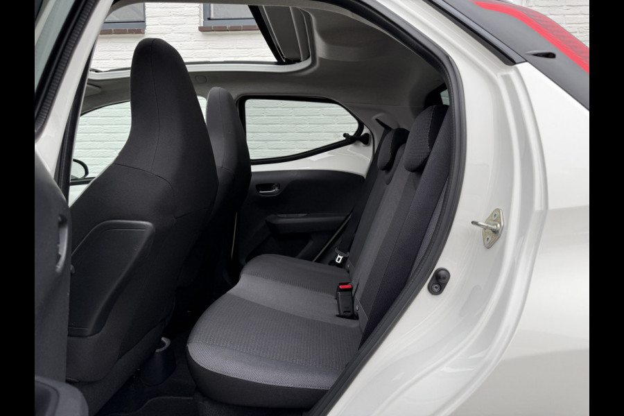 Toyota Aygo 1.0 VVT-i x-joy cabrio | CarPlay | Bluetooth | Clima | DAB+ | LED