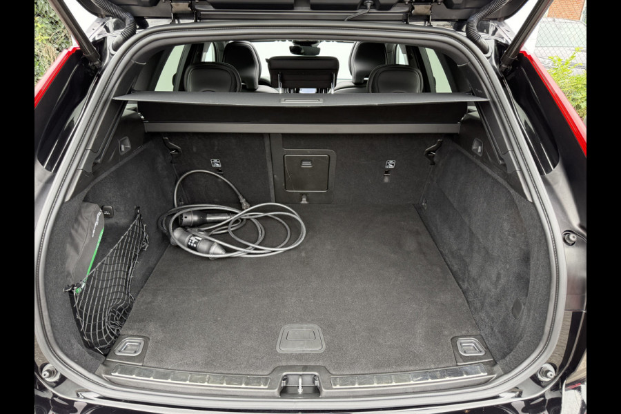 Volvo XC60 2.0 T6 Plug-in hybrid AWD Plus Black Edition | Pano | Pilot Assit | Memory | H/K Audio | 21 inch