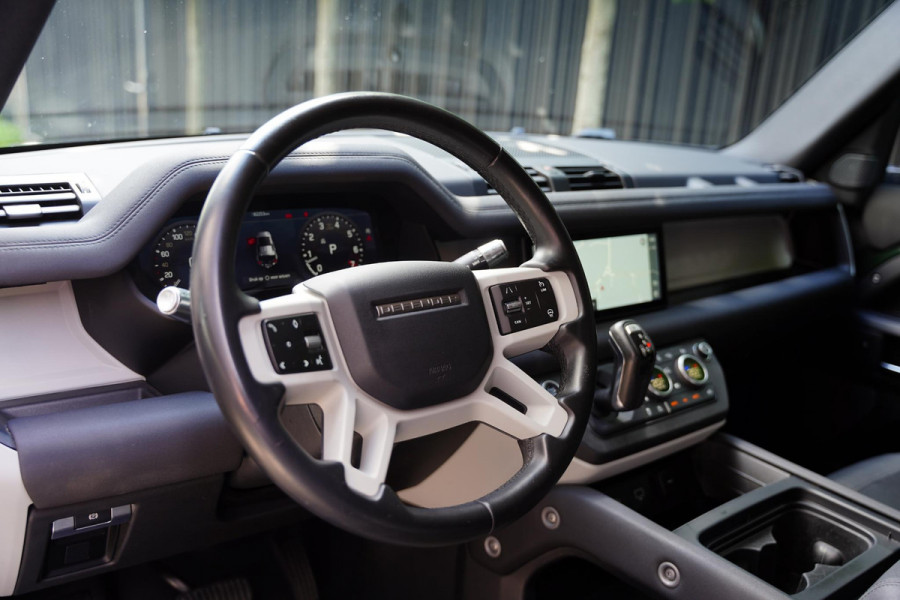 Land Rover Defender P400 110 X-Dynamic 7p. GERESERVEERD