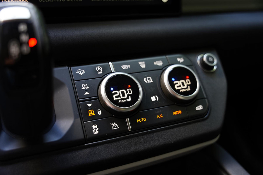 Land Rover Defender P400 110 X-Dynamic 7p. GERESERVEERD