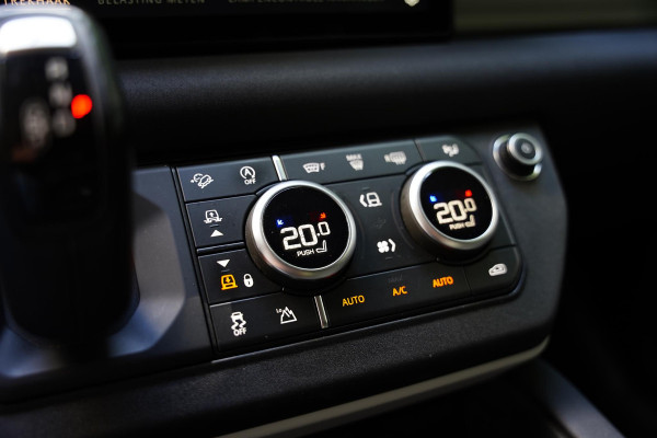 Land Rover Defender P400 110 X-Dynamic 7p. GERESERVEERD