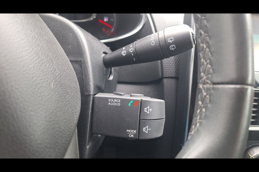 Renault Clio 0.9 TCe Limited/Nav/Cruise/Lm/Enz/
