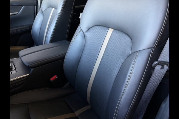 Mazda CX-60 2.5 e-SkyActiv PHEV HOMURA PANO SCHUIFDAK STOEL/STUUR.VERW/VENTILATIE HEADUP ELEK.STOEL AWD 4X4 4WD ✅ Top Auto's Wijchen. Al 30 Jaar verkoop van Mazda , Alle Modellen PHEV / HEV / BENZINE✅