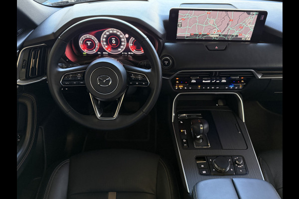 Mazda CX-60 2.5 e-SkyActiv PHEV HOMURA PANO SCHUIFDAK STOEL/STUUR.VERW/VENTILATIE HEADUP ELEK.STOEL AWD 4X4 4WD ✅ Top Auto's Wijchen. Al 30 Jaar verkoop van Mazda , Alle Modellen PHEV / HEV / BENZINE✅