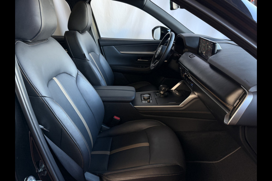 Mazda CX-60 2.5 e-SkyActiv PHEV HOMURA PANO SCHUIFDAK STOEL/STUUR.VERW/VENTILATIE HEADUP ELEK.STOEL AWD 4X4 4WD ✅ Top Auto's Wijchen. Al 30 Jaar verkoop van Mazda , Alle Modellen PHEV / HEV / BENZINE✅
