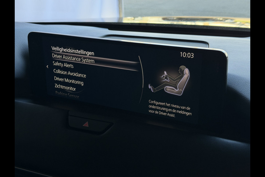 Mazda CX-60 2.5 e-SkyActiv PHEV HOMURA PANO SCHUIFDAK STOEL/STUUR.VERW/VENTILATIE HEADUP ELEK.STOEL AWD 4X4 4WD ✅ Top Auto's Wijchen. Al 30 Jaar verkoop van Mazda , Alle Modellen PHEV / HEV / BENZINE✅