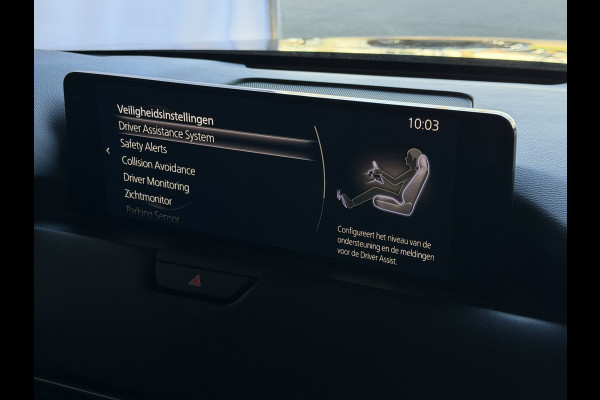 Mazda CX-60 2.5 e-SkyActiv PHEV HOMURA PANO SCHUIFDAK STOEL/STUUR.VERW/VENTILATIE HEADUP ELEK.STOEL AWD 4X4 4WD ✅ Top Auto's Wijchen. Al 30 Jaar verkoop van Mazda , Alle Modellen PHEV / HEV / BENZINE✅