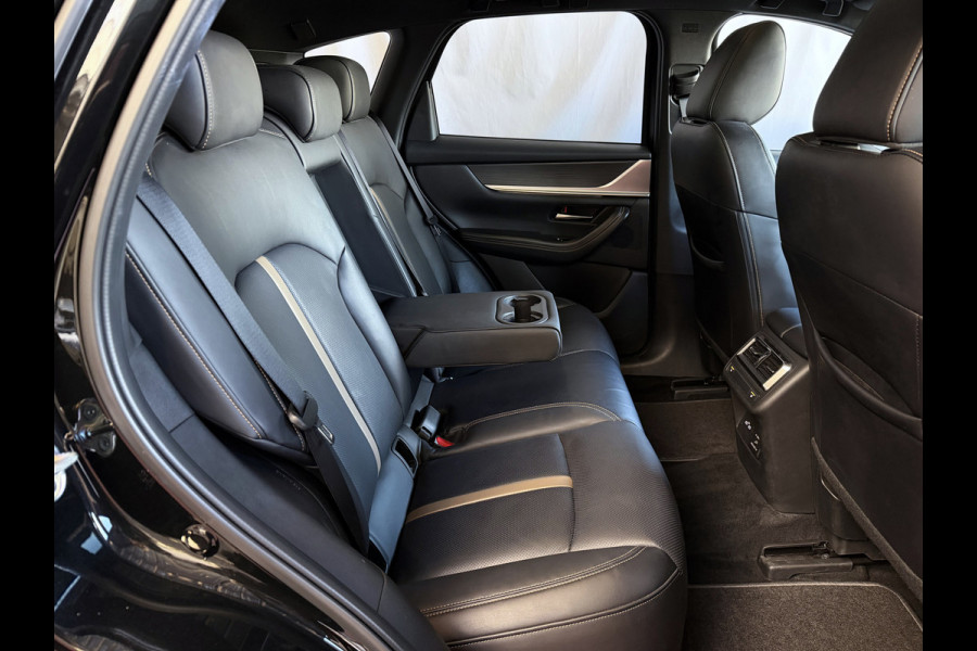 Mazda CX-60 2.5 e-SkyActiv PHEV HOMURA PANO SCHUIFDAK STOEL/STUUR.VERW/VENTILATIE HEADUP ELEK.STOEL AWD 4X4 4WD ✅ Top Auto's Wijchen. Al 30 Jaar verkoop van Mazda , Alle Modellen PHEV / HEV / BENZINE✅