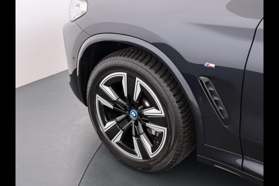 BMW iX3 Executive 80 kWh VAN: 44.900,- VOOR: 40.877,- UW WKVOORDEEL: 4.023,- | M-Sport |SOH 99% | ELEKTRISCHE TREKHAAK| ELEKTRISCHE ACHTERKLEP| PANORAMADAK| DRIVING ASSISTENT PROFESSIONAL| DODE HOEK SENSOR| STOELVERWARMING