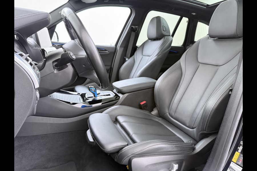 BMW iX3 Executive 80 kWh VAN: 44.900,- VOOR: 40.877,- UW WKVOORDEEL: 4.023,- | M-Sport |SOH 99% | ELEKTRISCHE TREKHAAK| ELEKTRISCHE ACHTERKLEP| PANORAMADAK| DRIVING ASSISTENT PROFESSIONAL| DODE HOEK SENSOR| STOELVERWARMING