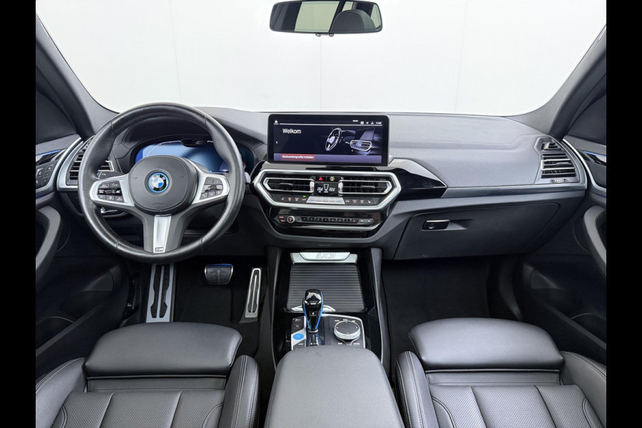 BMW iX3 Executive 80 kWh VAN: 44.900,- VOOR: 40.877,- UW WKVOORDEEL: 4.023,- | M-Sport |SOH 99% | ELEKTRISCHE TREKHAAK| ELEKTRISCHE ACHTERKLEP| PANORAMADAK| DRIVING ASSISTENT PROFESSIONAL| DODE HOEK SENSOR| STOELVERWARMING