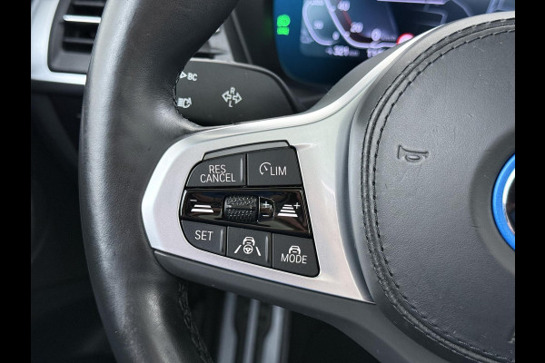 BMW iX3 Executive 80 kWh VAN: 44.900,- VOOR: 40.877,- UW WKVOORDEEL: 4.023,- | M-Sport |SOH 99% | ELEKTRISCHE TREKHAAK| ELEKTRISCHE ACHTERKLEP| PANORAMADAK| DRIVING ASSISTENT PROFESSIONAL| DODE HOEK SENSOR| STOELVERWARMING