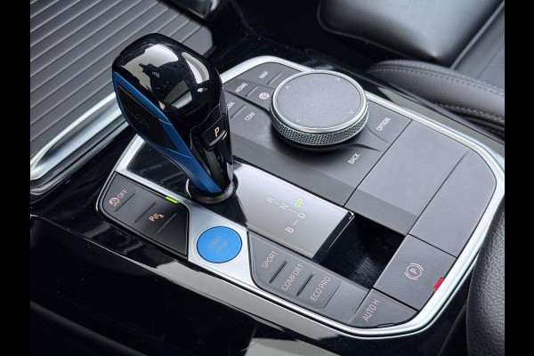 BMW iX3 Executive 80 kWh VAN: 44.900,- VOOR: 40.877,- UW WKVOORDEEL: 4.023,- | M-Sport |SOH 99% | ELEKTRISCHE TREKHAAK| ELEKTRISCHE ACHTERKLEP| PANORAMADAK| DRIVING ASSISTENT PROFESSIONAL| DODE HOEK SENSOR| STOELVERWARMING