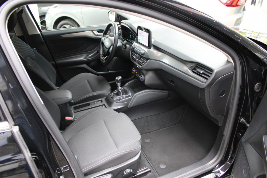 Ford FOCUS Wagon 1.0 EcoBoost Titanium Business | Achteruitrijcamera | Stoelverwarming | Trekhaak