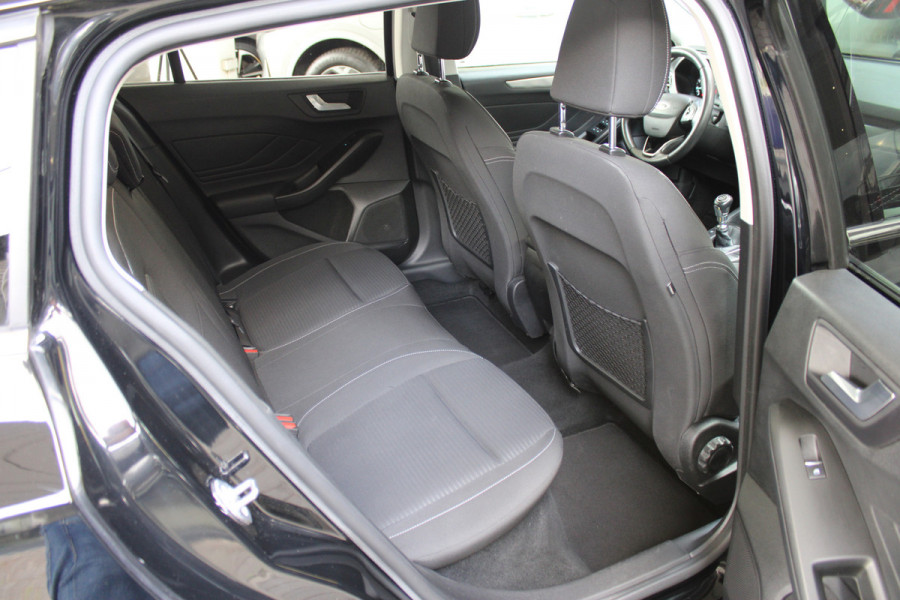 Ford FOCUS Wagon 1.0 EcoBoost Titanium Business | Achteruitrijcamera | Stoelverwarming | Trekhaak