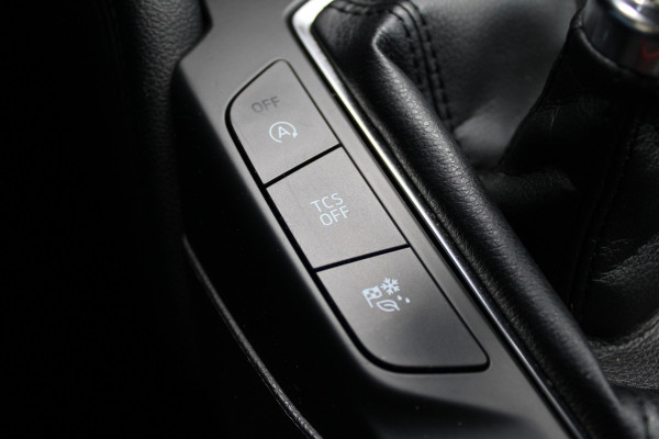 Ford FOCUS Wagon 1.0 EcoBoost Titanium Business | Achteruitrijcamera | Stoelverwarming | Trekhaak