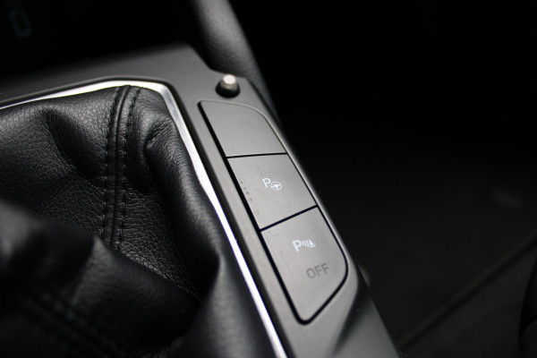 Ford FOCUS Wagon 1.0 EcoBoost Titanium Business | Achteruitrijcamera | Stoelverwarming | Trekhaak